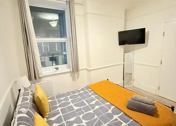 Wandsworth Guest Studio 64