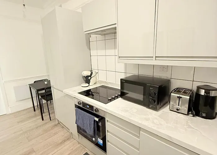 Wandsworth Guest Studio 64